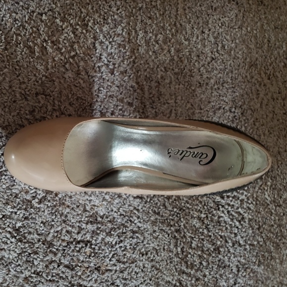 Heel - Picture 2 of 2